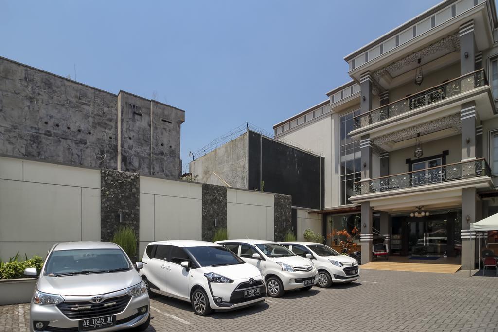 Reddoorz Plus Near Tugu Jogja Yogyakarta Buitenkant foto